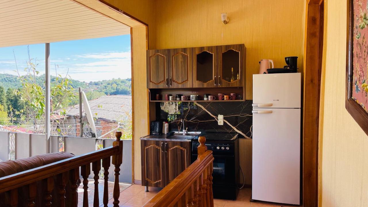 Belas House With Terrace クタイシ エクステリア 写真